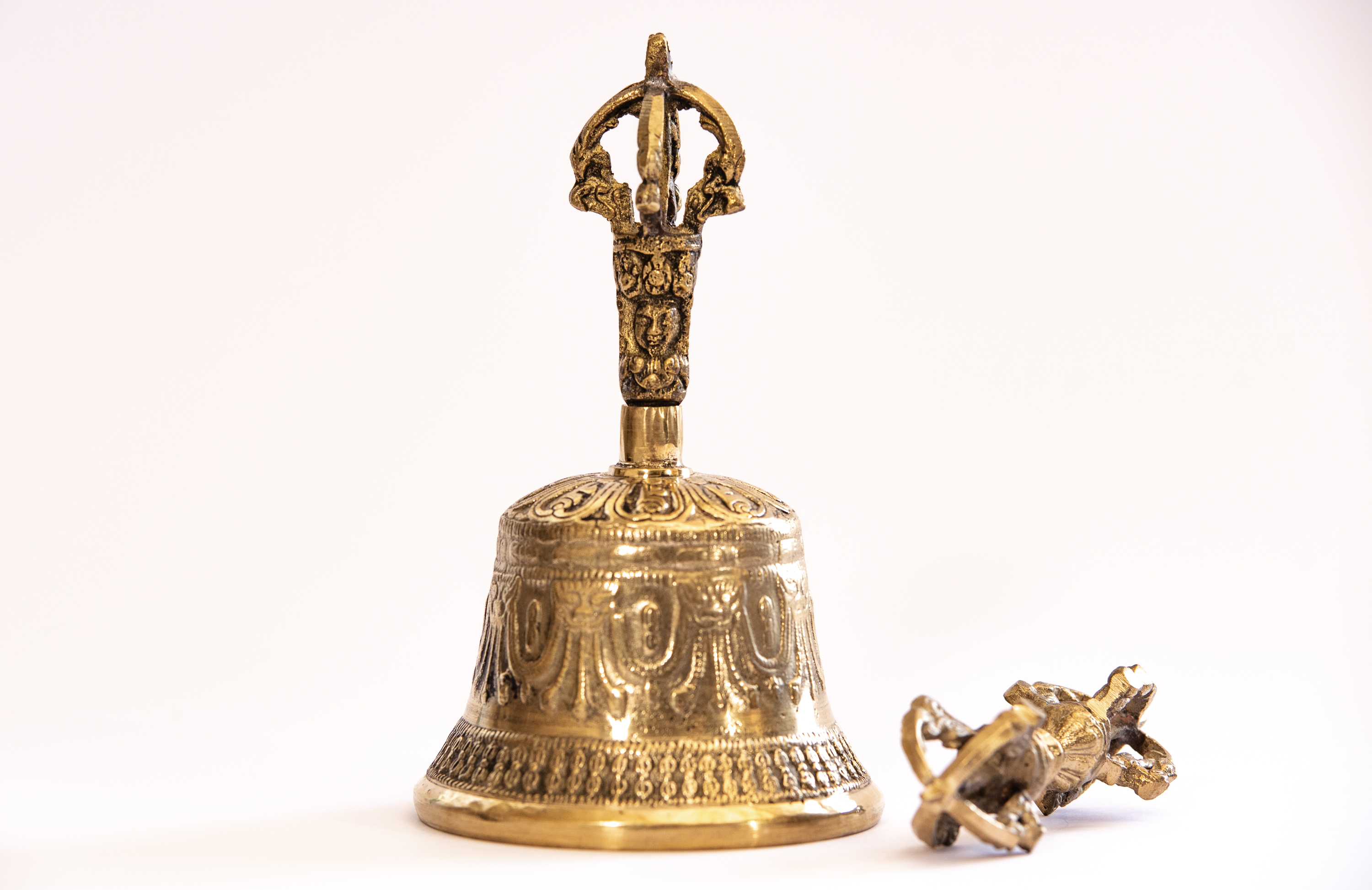 Campana de Bronce con Dorje 9 cm